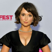 Milana Vayntrub 