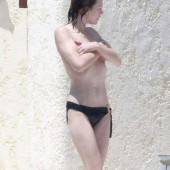 Milla Jovovich topless