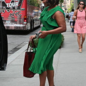 Mindy Kaling high heels