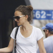 Natalie Portman braless