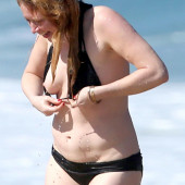 Natasha Lyonne tit slip