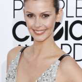 Olga Fonda dekollete