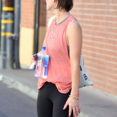 Olivia Wilde leggings