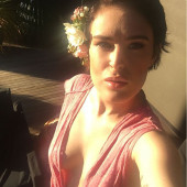 Rumer Willis cleavage