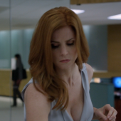 Sarah Rafferty cleavage