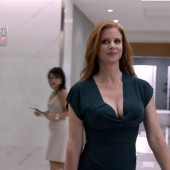 Sarah Rafferty dekollete