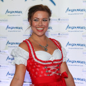 Sarah Tkotsch dirndl