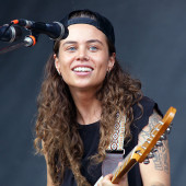 Tash Sultana sexy