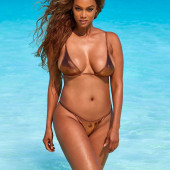 Tyra Banks sexy