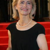 Ursula von der Leyen heiss