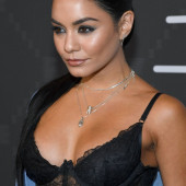 Vanessa Hudgens hot