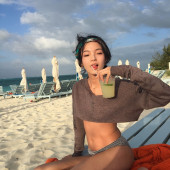 Xiao-Wen Ju beach