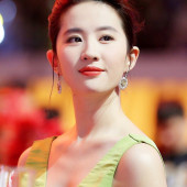 Yifei Liu 