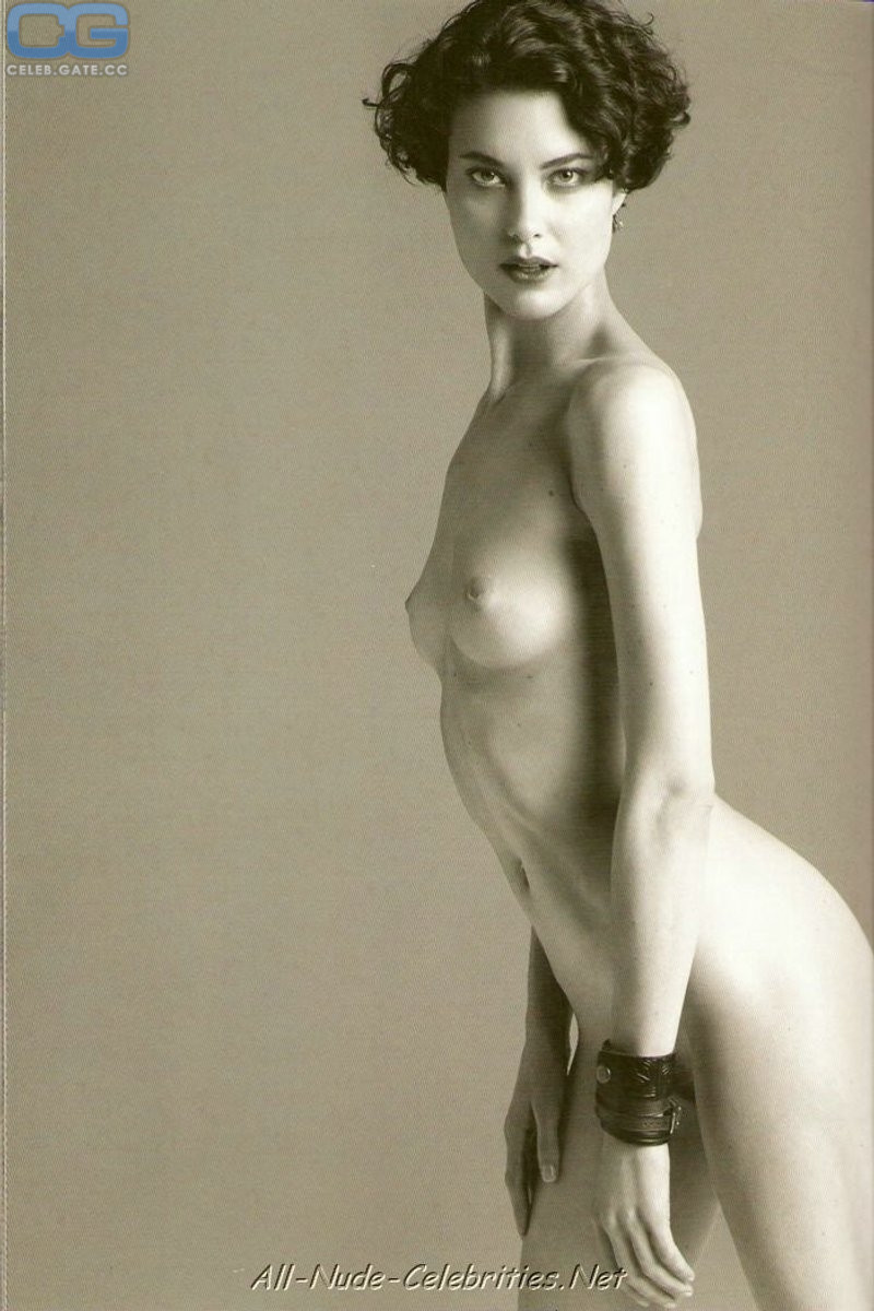 Shalom Harlow 