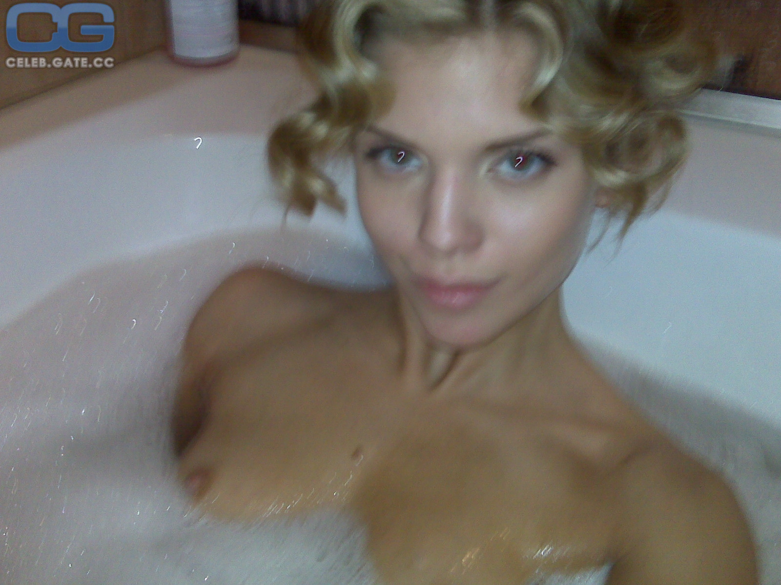 AnnaLynne McCord 