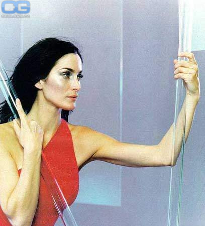 Carrie-Anne Moss 