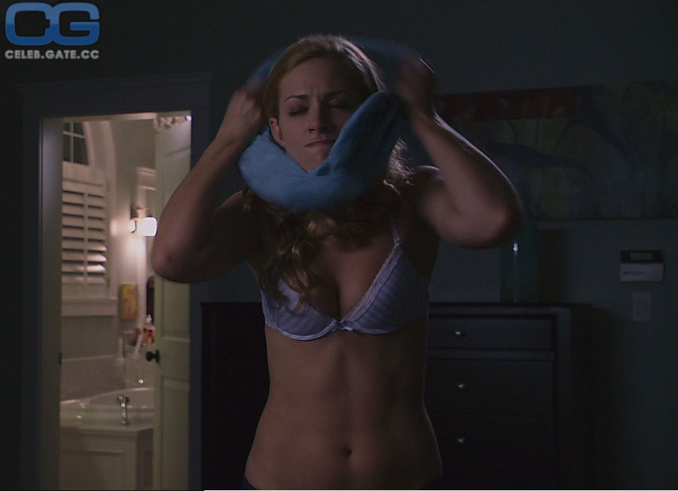 Beth Behrs sex-scene