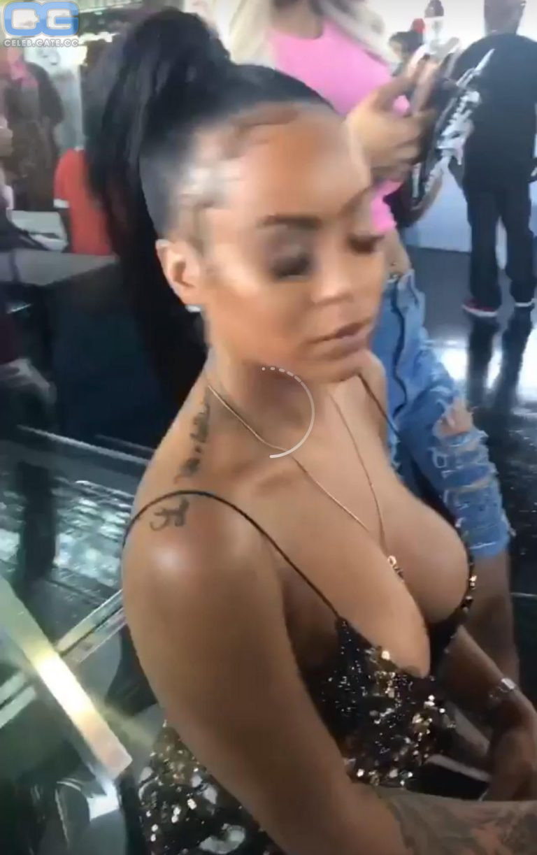 Alexis Skyy nip slip