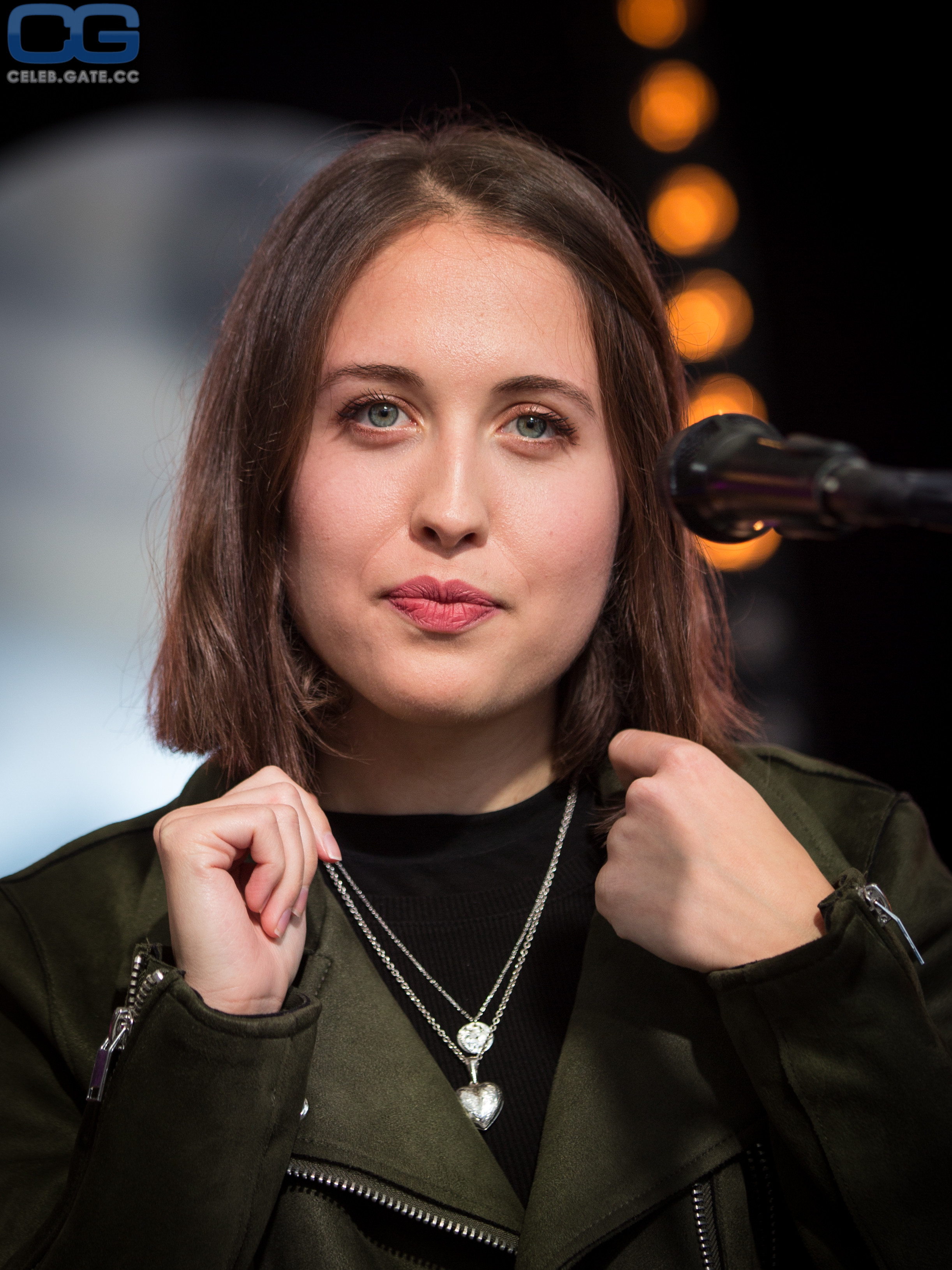 Alice Merton hot