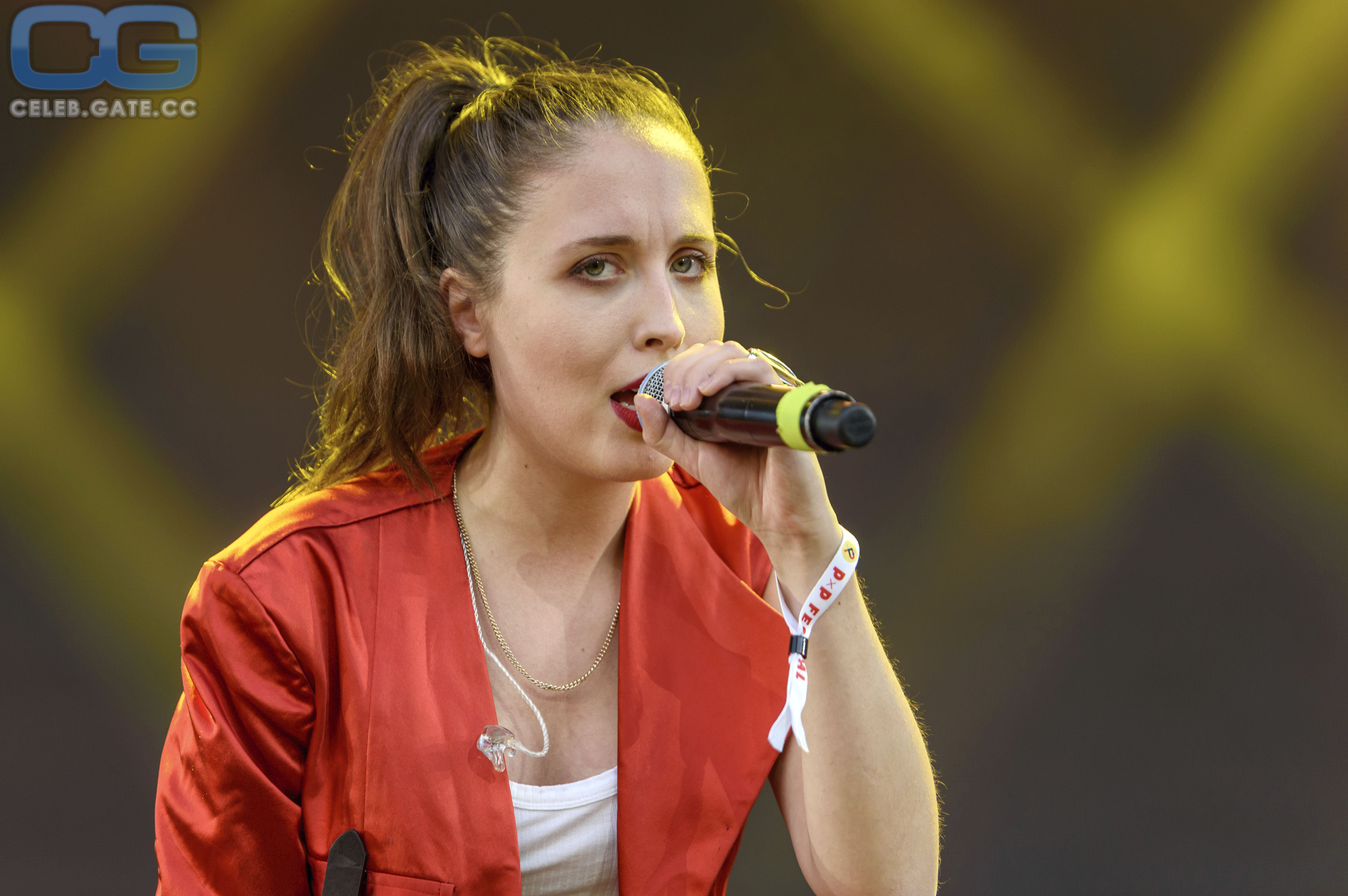 Alice Merton wallpaper