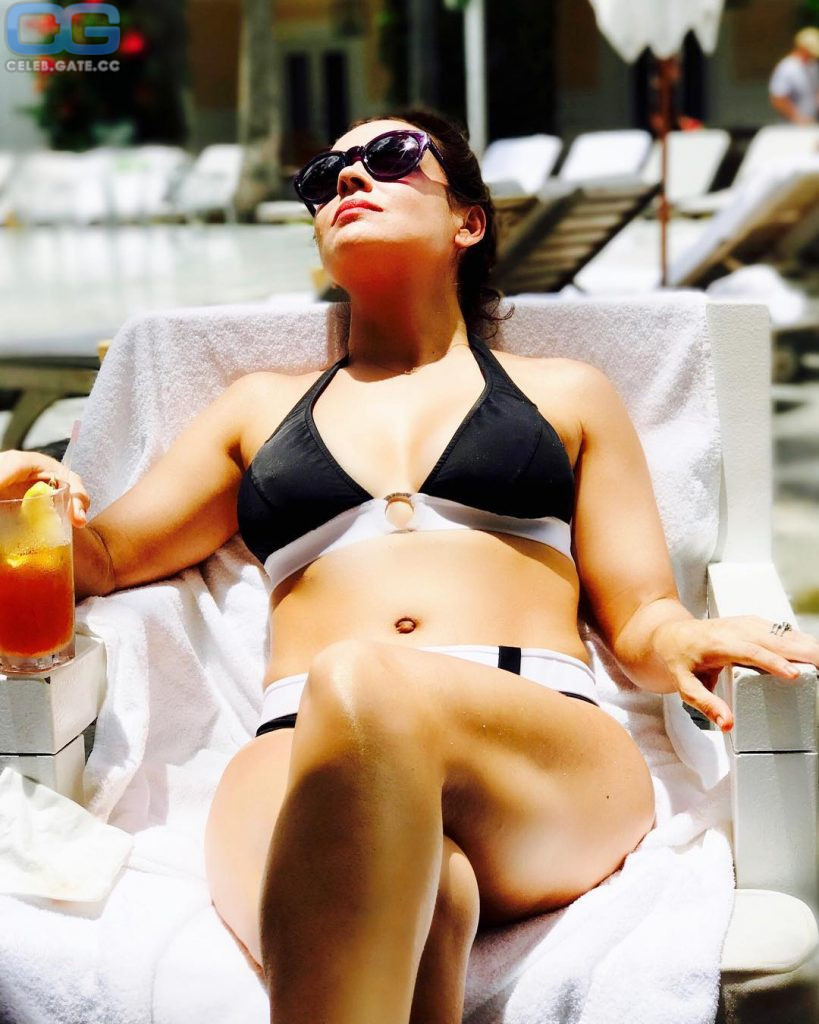 Alyssa Milano bikini