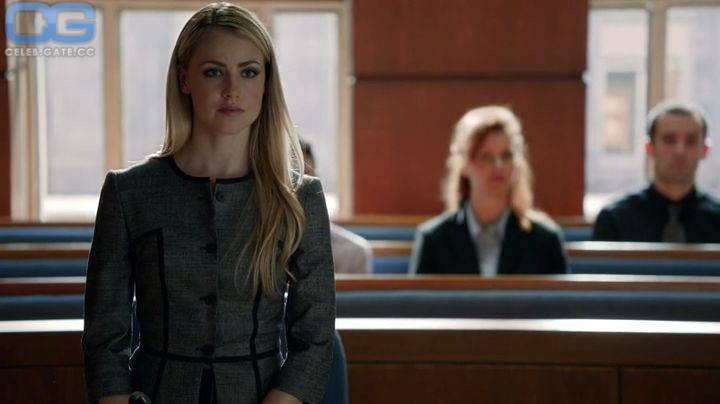 Amanda Schull suits