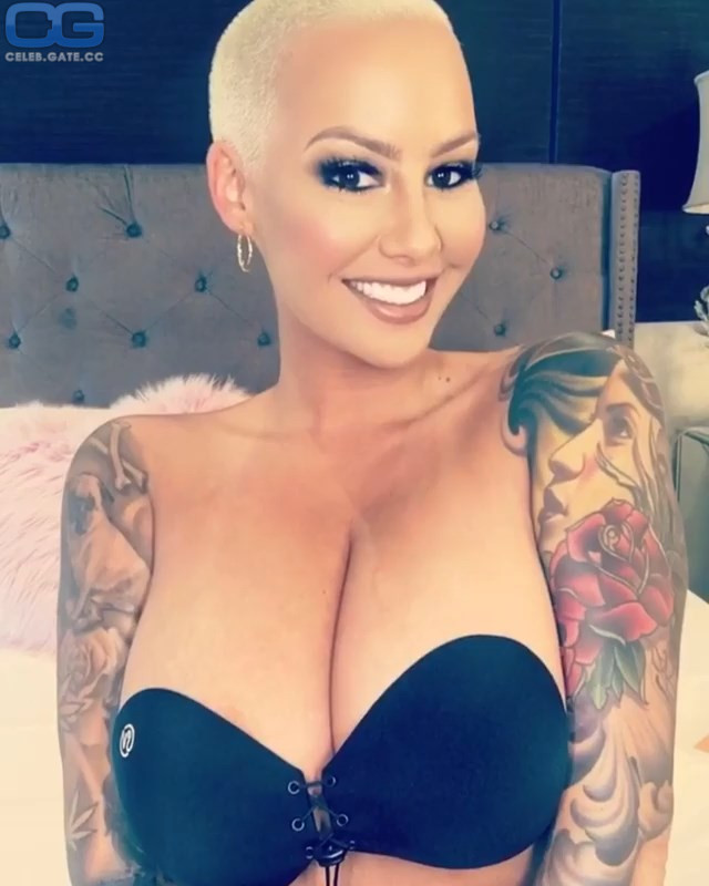 Amber Rose boobs