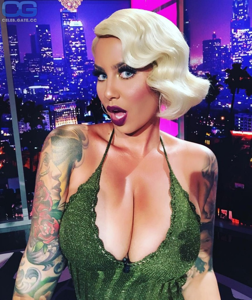 Amber Rose cleavage