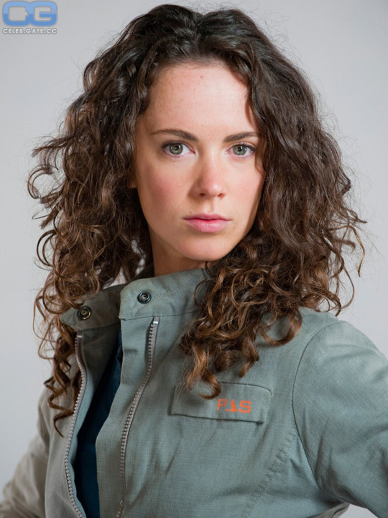 Amy Manson hot