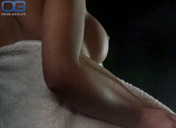 Andrea Roth topless