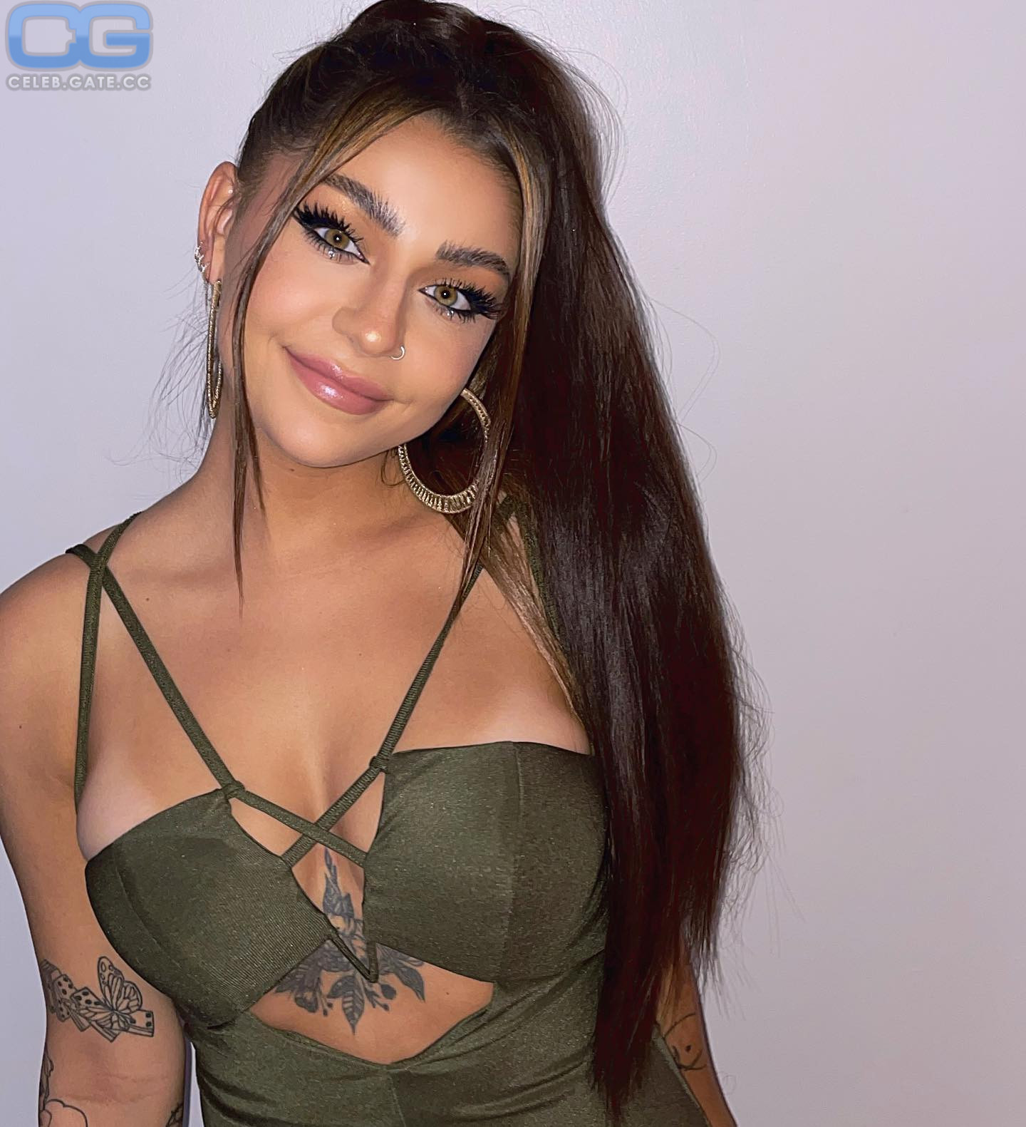 Andrea Russett 