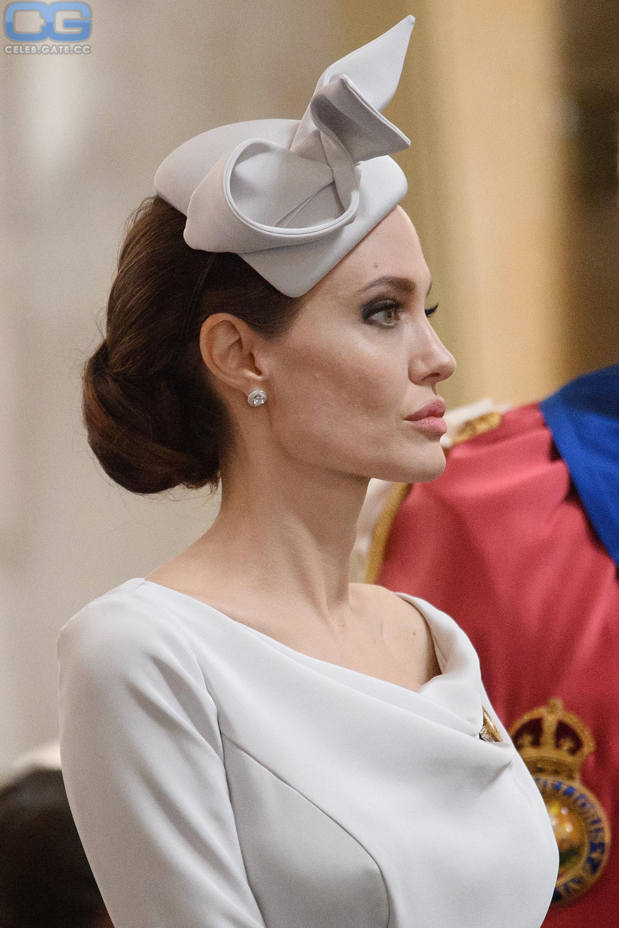 Angelina Jolie hot