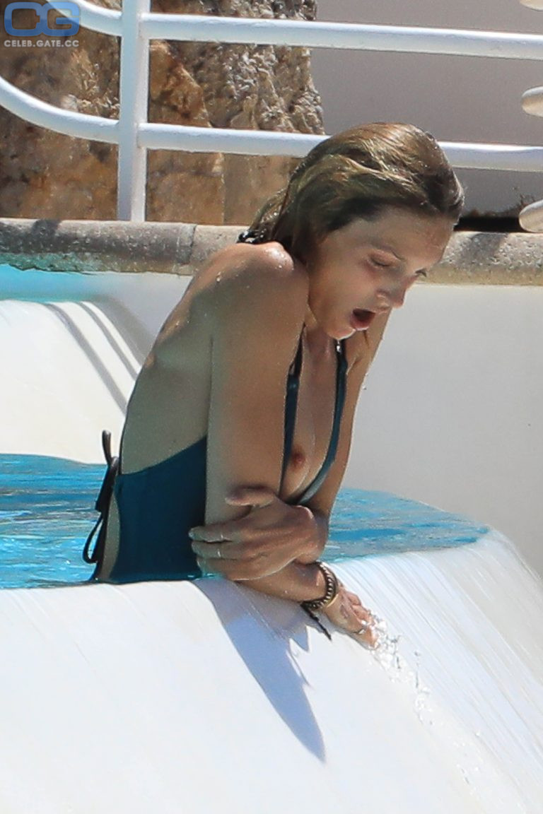 Anja Rubik nipple slip