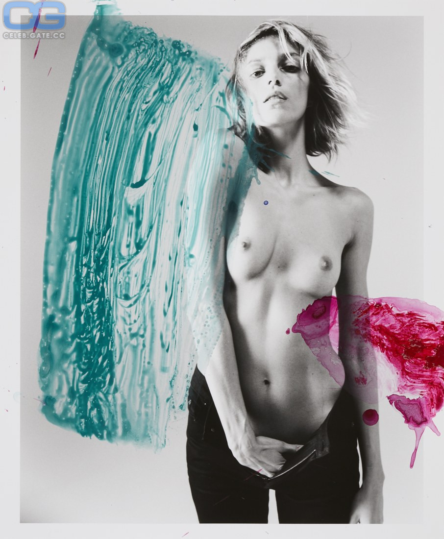 Anja Rubik topless