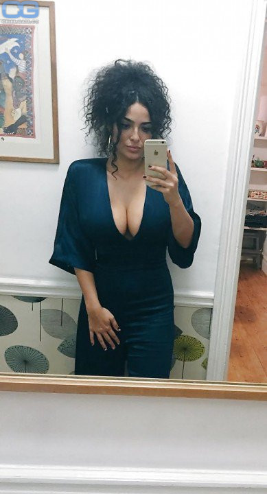 Anna Shaffer cleavage