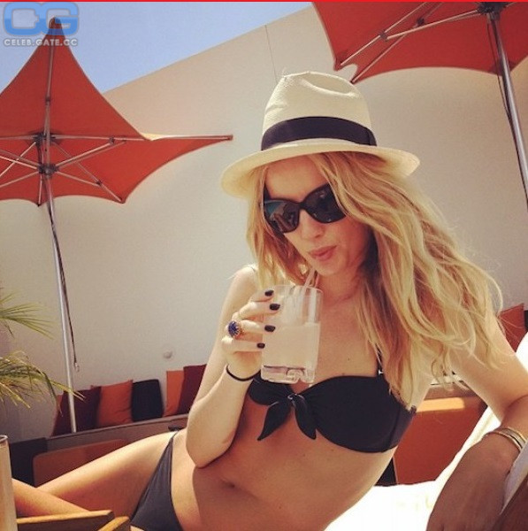 Annabelle Wallis bikini