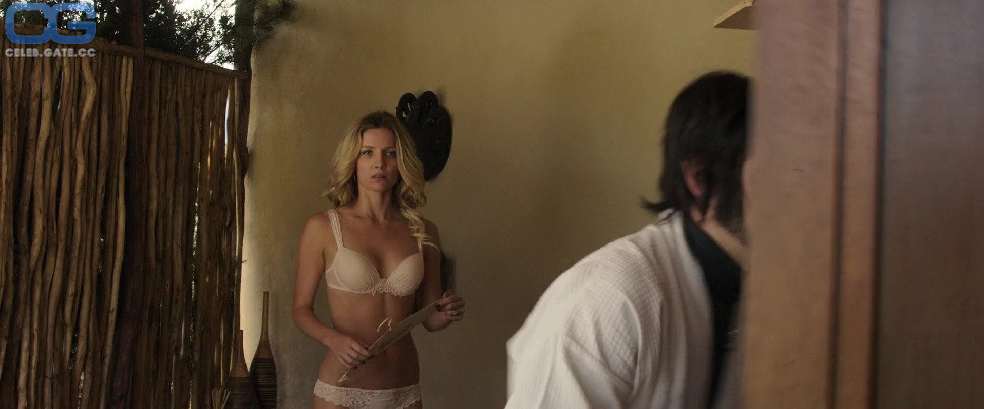 Annabelle Wallis sexy