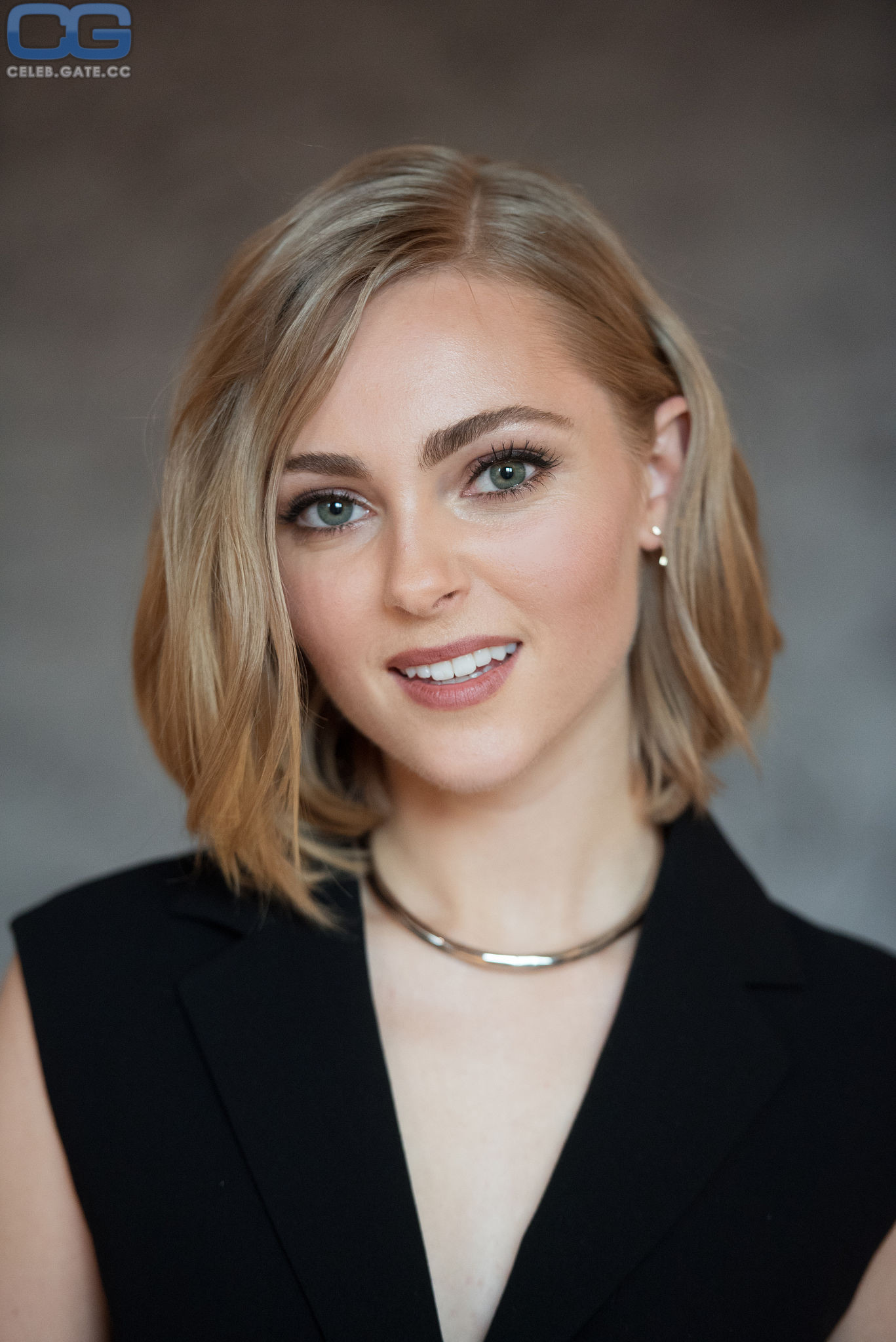 Annasophia Robb sexy