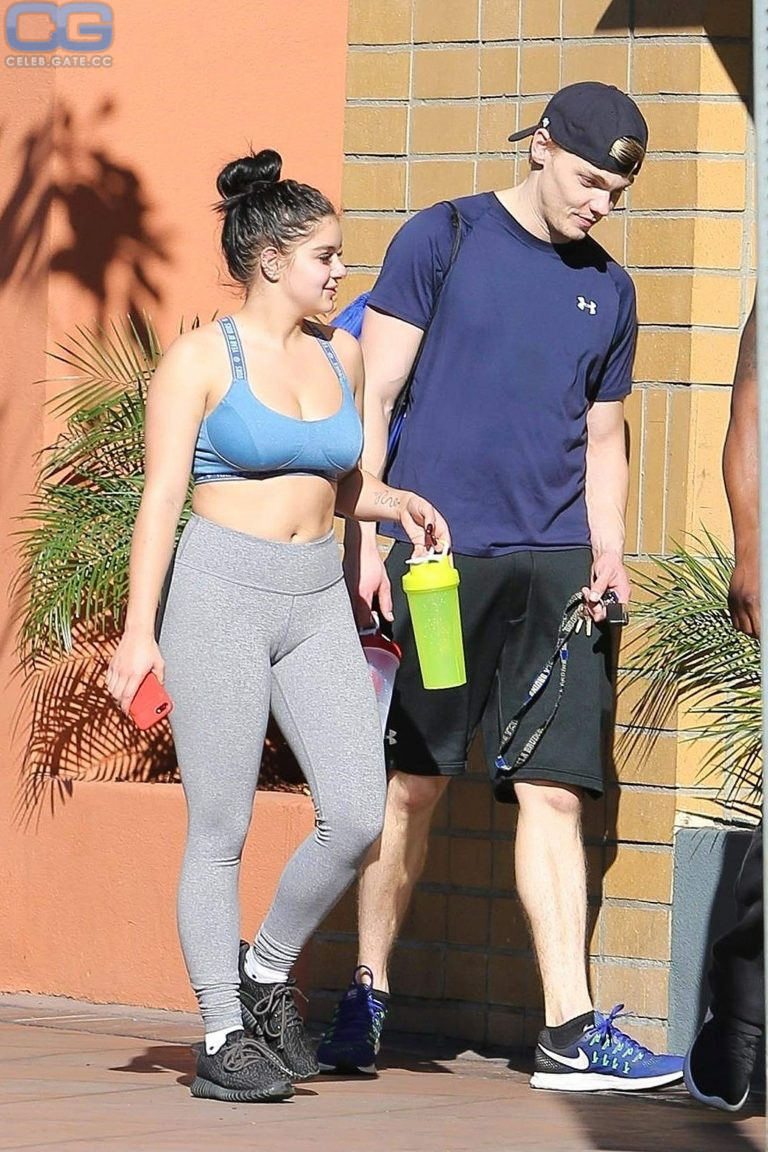 Ariel Winter cameltoe