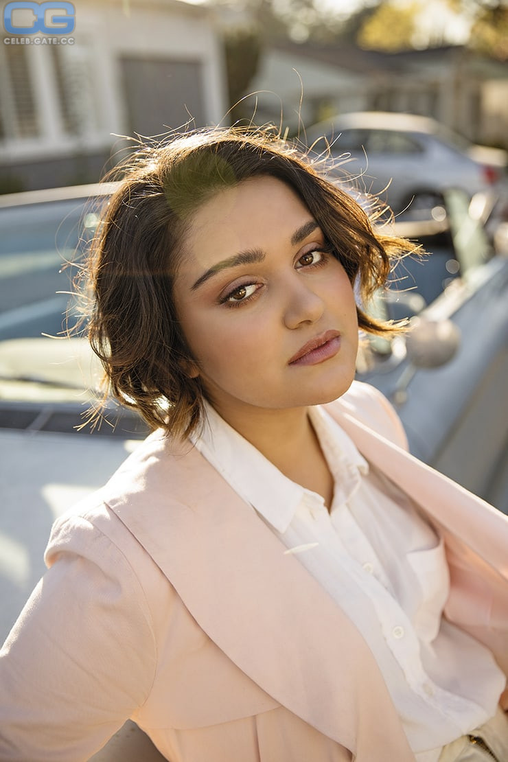 Ariela Barer hot