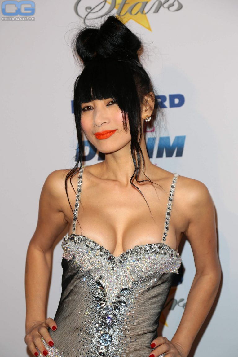 Bai Ling dekollete