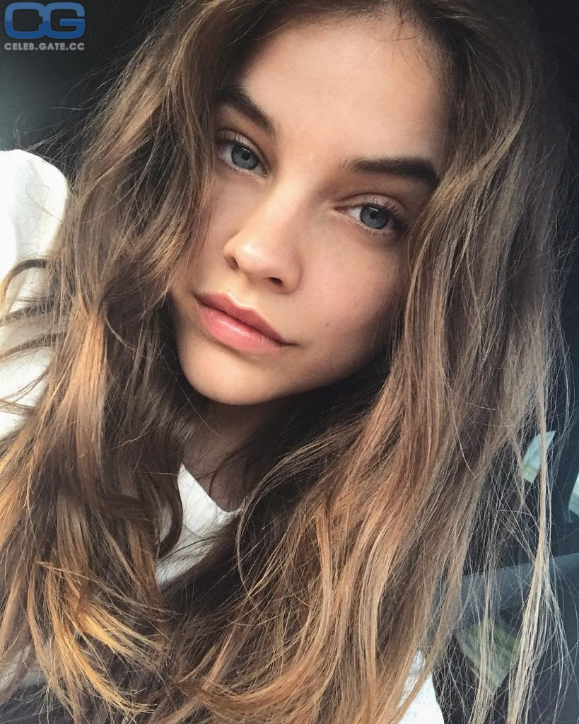 Barbara Palvin selfie