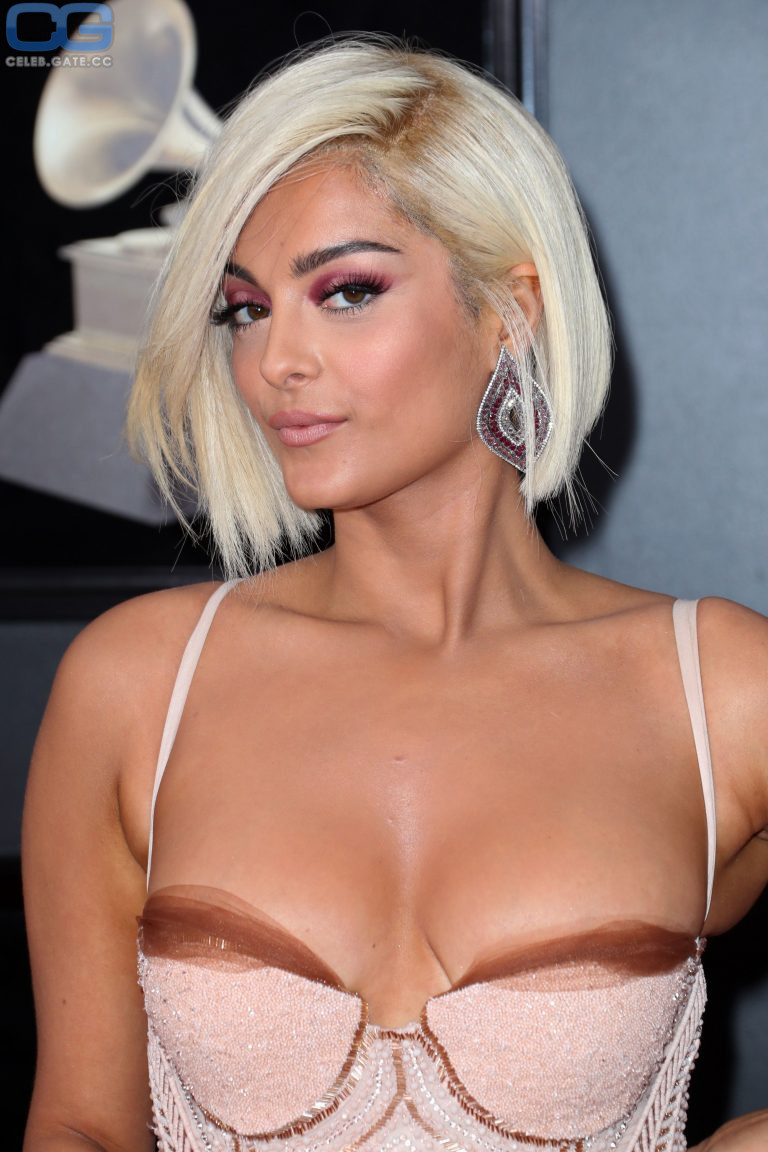 Bebe Rexha braless