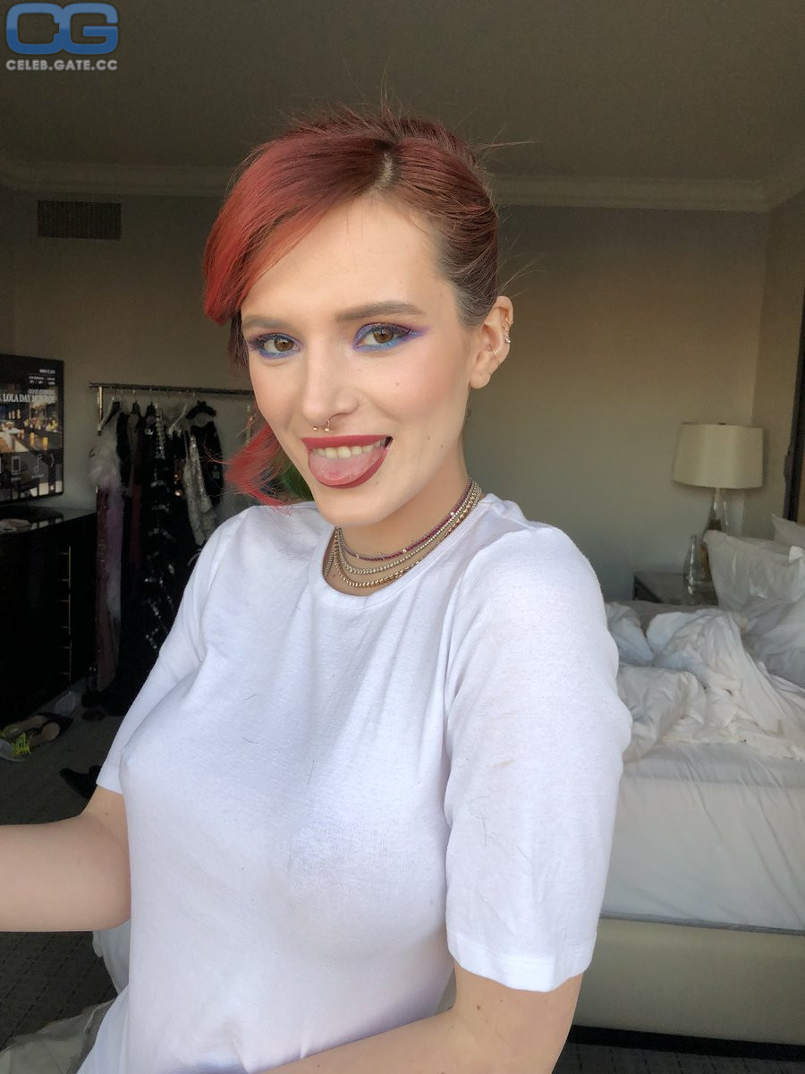 Bella Thorne sexy