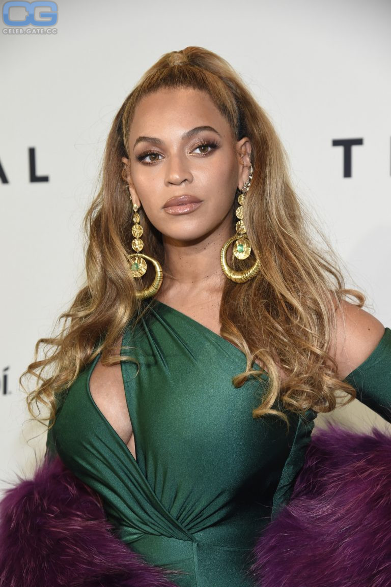 Beyonce Knowles sideboob