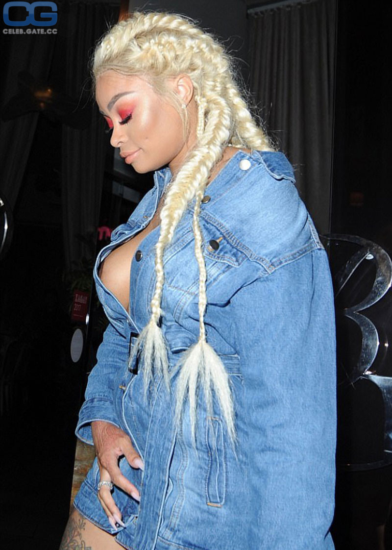 Blac Chyna nip slip