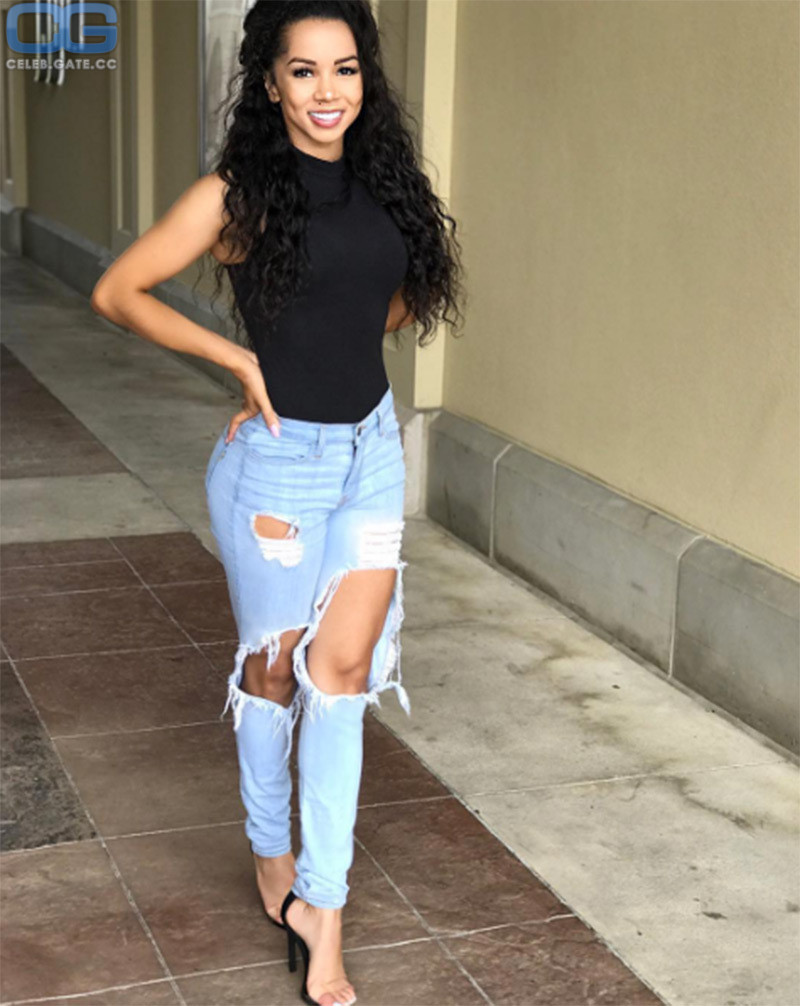 Brittany Renner feet