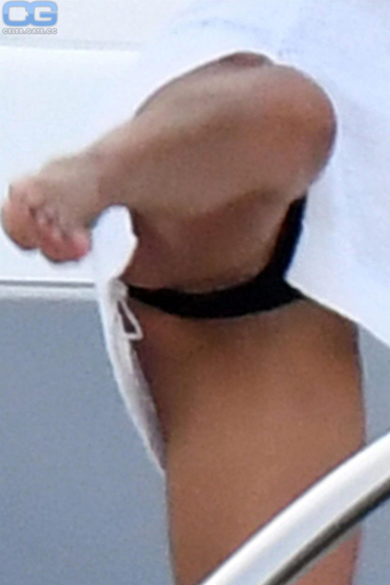 Brooke Burke Charvet pussy slip