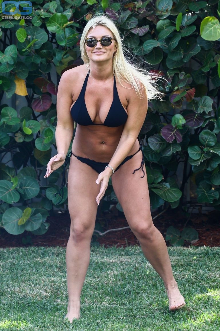 Brooke Hogan dekollete