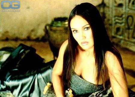 Tia Carrere 